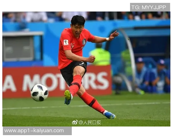 李刚仁手球送点球机会布雷斯特点球滑倒错失良机
