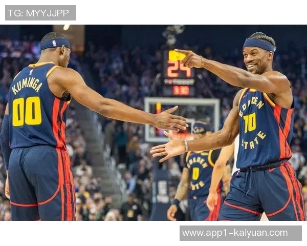 卡莱尔强调巴特勒与库明加组合需全力以赴应对高强度对抗挑战 卡莱尔强调巴特勒与库明加组合需全力以赴应对高强度对抗挑战