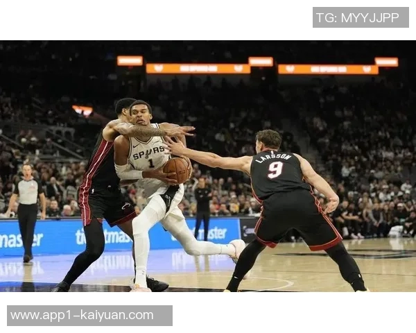 热火20号新星亚库乔尼斯表现出色送出10次助攻并贡献8分2断1帽