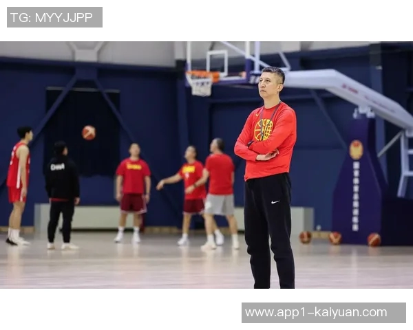 中国男篮回京解散郭士强叮嘱李弘权带好家人情意浓厚